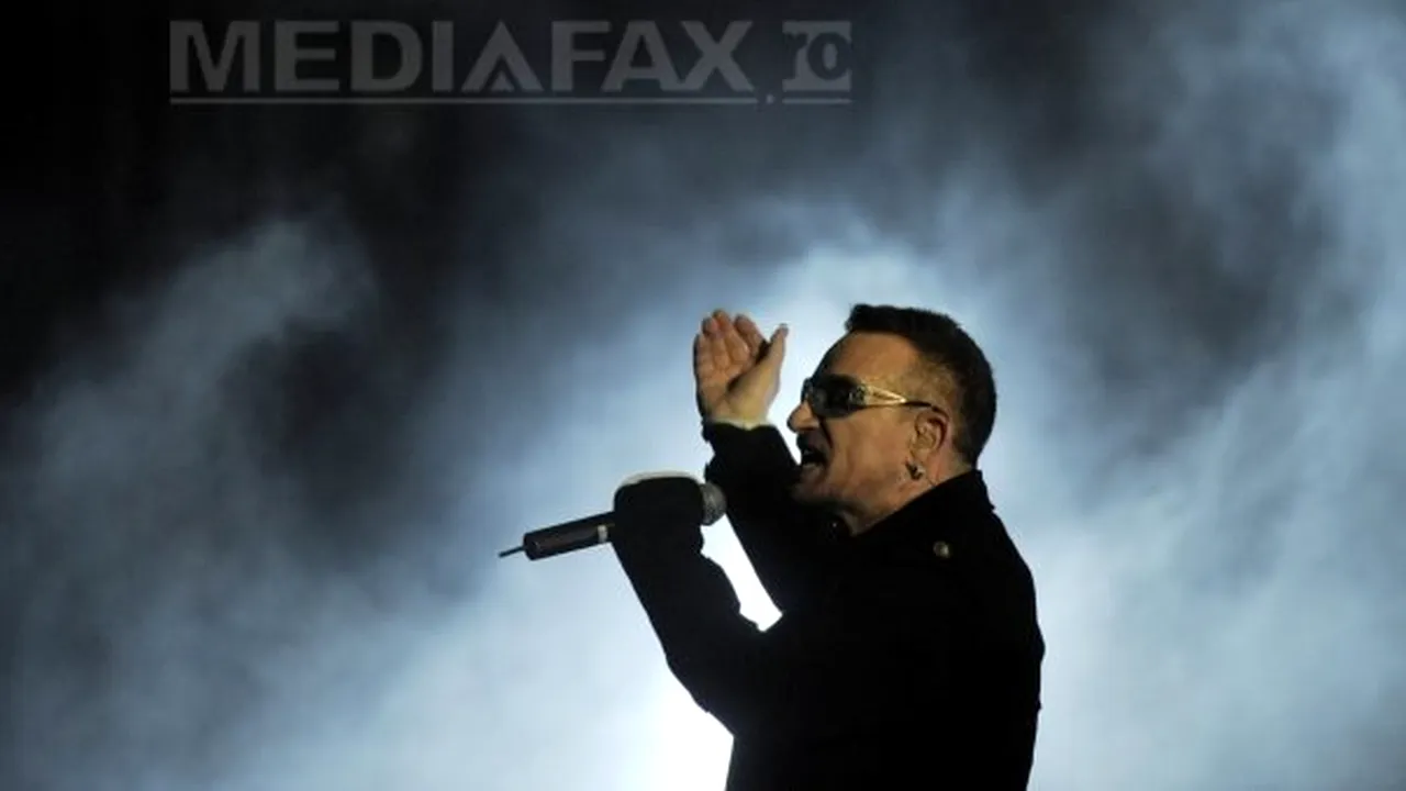 U2 îşi amână turneul mondial după ce Bono a fost operat la spate