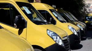 Consiliul Concurenței verifică firmele ce vând microbuze școlare. Suspiciuni de licitații „aranjate” cu bani din PNRR
