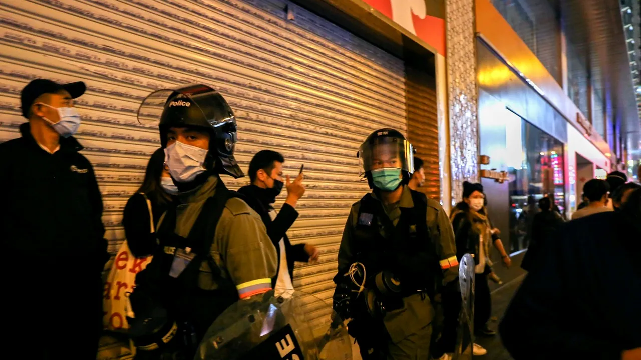 Chinezii blocaţi în Wuhan, împiedicaţi de autorităţi să fugă. Martorii susţin că s-ar fi tras focuri de armă. VIDEO