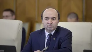 Senatorii dezbat luni moţiunea împotriva lui Tudorel Toader/ Opoziţia: Să greşeşti e omeneşte, dar a persista în greşeală este diabolic