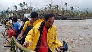 ALERTĂ în Filipine privind TAIFUNUL Utor: 