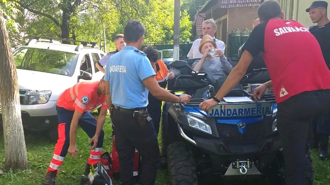 Salvatorii au căutat, zeci de minute, în iarbă de un metru, un bătrân de 86 de ani dispărut | FOTO