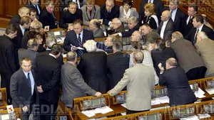 Ucraina: Partidul Comunist s-ar putea alătura coaliţiei de la putere