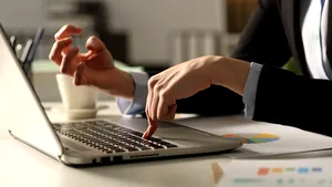 Te confrunţi cu procrastinarea? Ce poţi face pentru a scăpa de acest obicei? Un studiu a găsit „antidotul” 