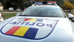 Vrancea. Un bărbat beat a intrat cu maşina în gard, a rănit o persoană şi a fugit