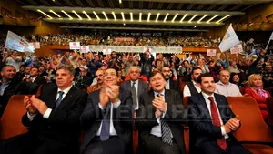 COMENTARIU: Denumire oficială - Republica USL