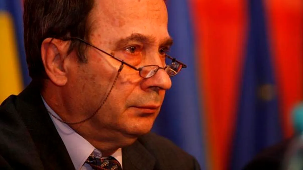 Ungureanu îi scrie lui Dorneanu: Sesizaţi Curtea Constituţională legat de ordonanţele de urgenţă privind CC şi referendumul sau demisionaţi
