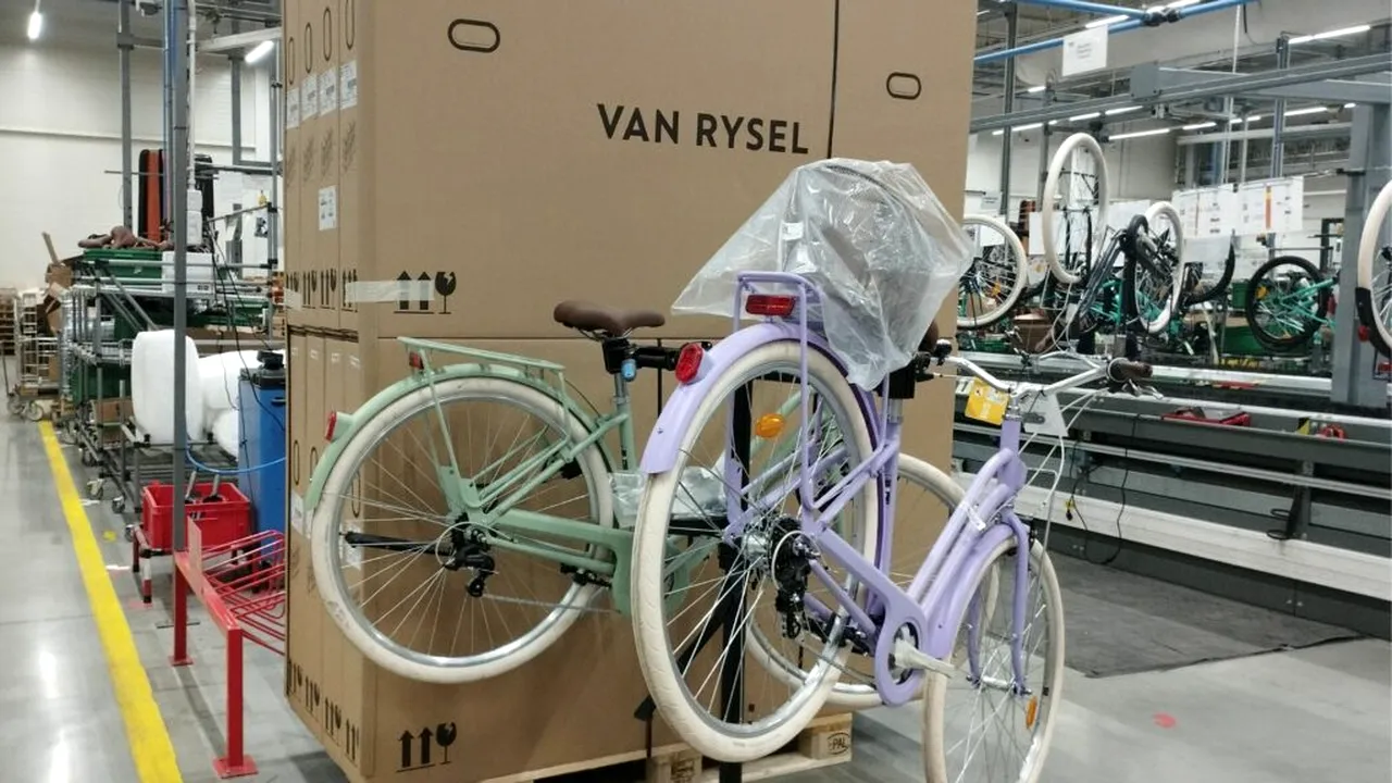 FOTOREPORTAJ. Bicicletele – din fabrică, la iubitorii sportului. Cum se produc la Timișoara îndrăgitele vehicule pe două roți