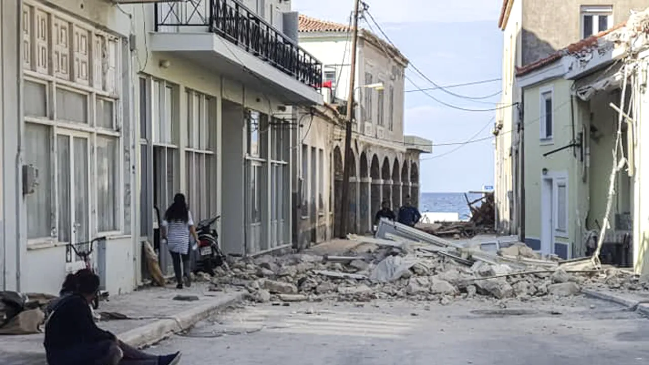 Inundaţii şi morţi, în Insula Samos din Grecia. Bilanţul cutremurului: 2 copii au murit, după ce un zid s-a prăbuşit peste ei/ Oamenii au relatat că a fost un tsunami