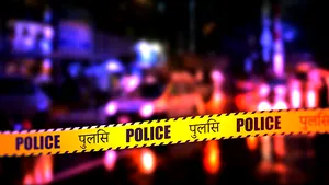 India: Un păstor a descoperit o fetiță îngropată de vie. Medicii se zbat să-i salveze viața