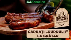 Cârnați „durdulii” la grătar cu cartofi copți, o rețetă simplă pentru mesele în familie