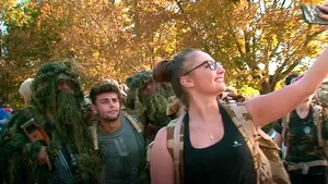 Provocare inedită pentru civili: Au alergat cu Lupii Negri, cu un rucsac de 10 kilograme pe spate/ Au fost şi atleţi care au decis să se ia la întrecere cu militarii | VIDEO