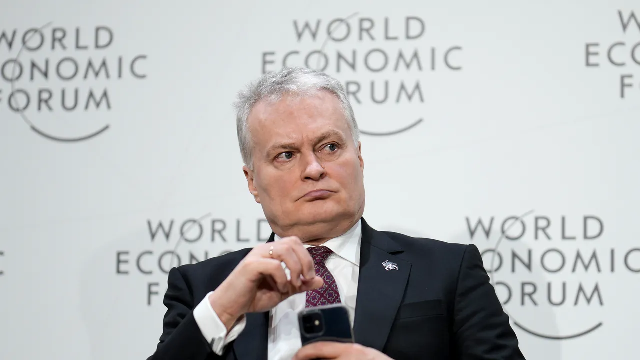 Preşedintele Lituaniei, criticat pentru că a fost membru al Partidului Comunist, a explicat decizia: o greşeală a tinereţii