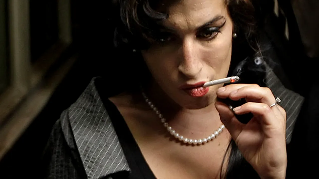 Autopsia cântăreţei Amy Winehouse va avea loc în cursul zilei de luni