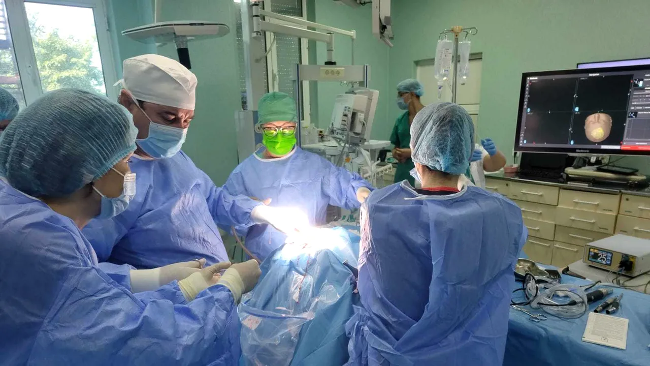 Un student şi-a dat licenţa în spital, apoi a fost operat pe creier din cauza unei tumori de 9 cm