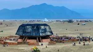 O femeie a născut la festivalul Burning Man, fără să știe că este însărcinată