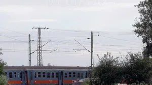 Zeci de extracomunitari, transportaţi într-un vagon cu uşile blocate, în Ungaria. Transportul, comparat cu cu transferurile spre lagăre naziste - FOTO