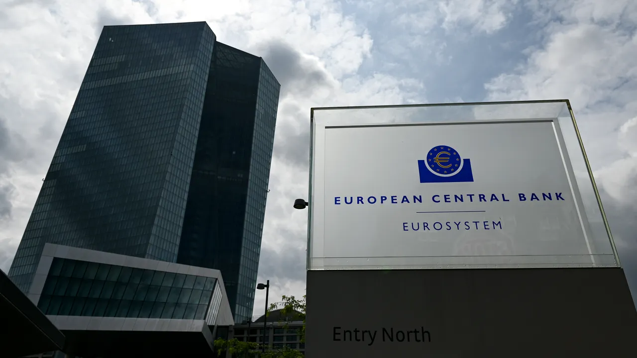 Aşteptările economiştilor privitoare la reducerea dobânzii în zona euro încep să se destrame