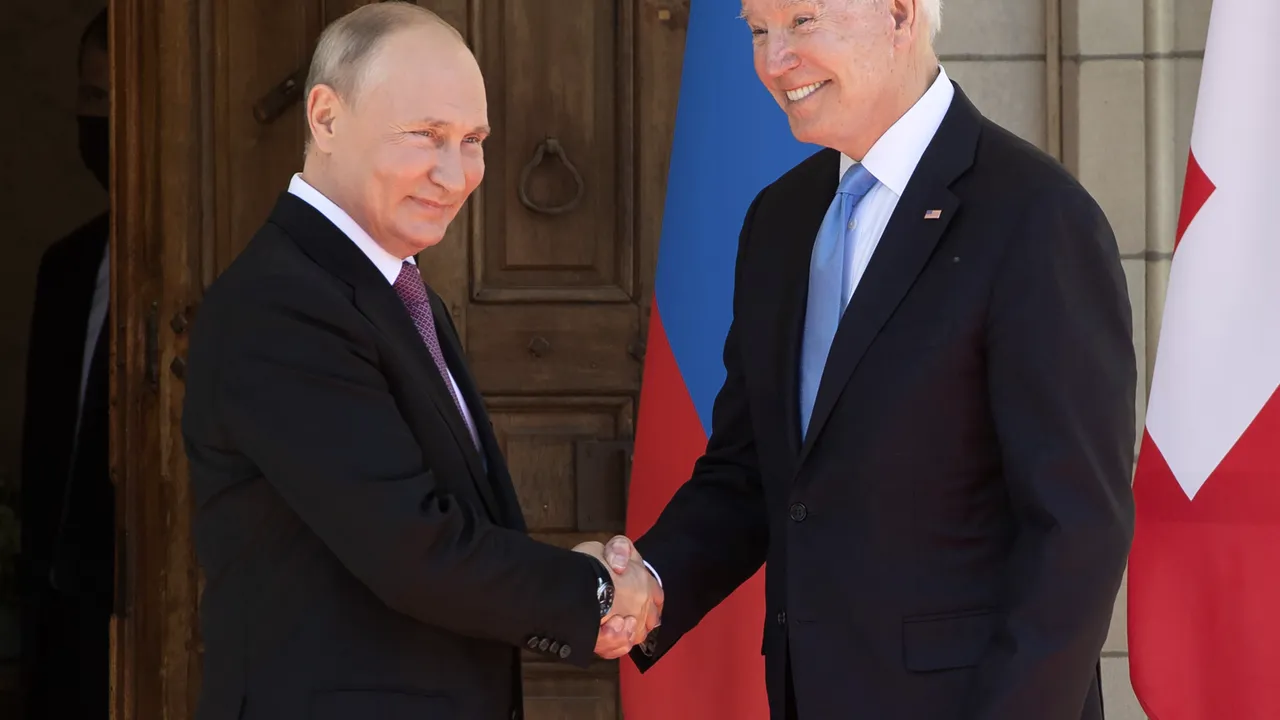 PREZENTUL FĂRĂ PERDEA Marius Oprea / Războiul din Ucraina, între cursa înarmării şi cea a dezinformării; pe unii îi aprovizionează americanii şi Europa de vest, pe ceilalţi Iranul şi Coreea de Nord;  Zelenski e ”nebun”, iar zilele lui Putin ”sînt numărate”, în vreme ce oamenii continuă să moară