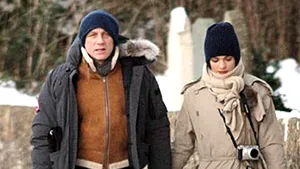 Rachel Weisz şi Daniel Craig, surprinşi ţinându-se de mână