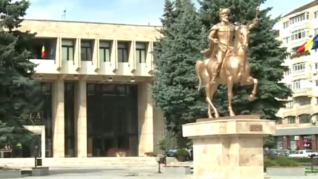 Statuia aurită a lui Mihai Viteazul din Târgovişte, motiv de dispute. Primar: Cromatica şi tipul acesta de intervenţii se practică în Occident de multă vreme