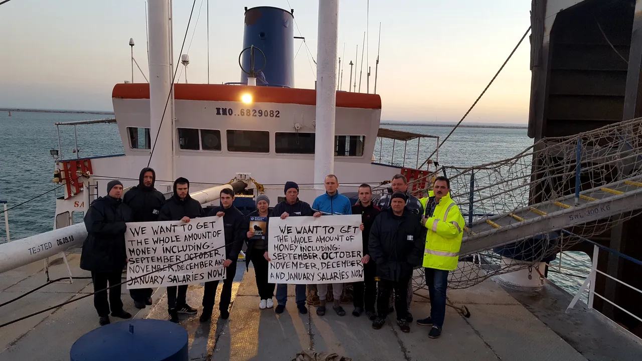 Marinari repatriaţi după ce autorităţile au vândut vasul din Portul Constanţa şi au plătit salariile