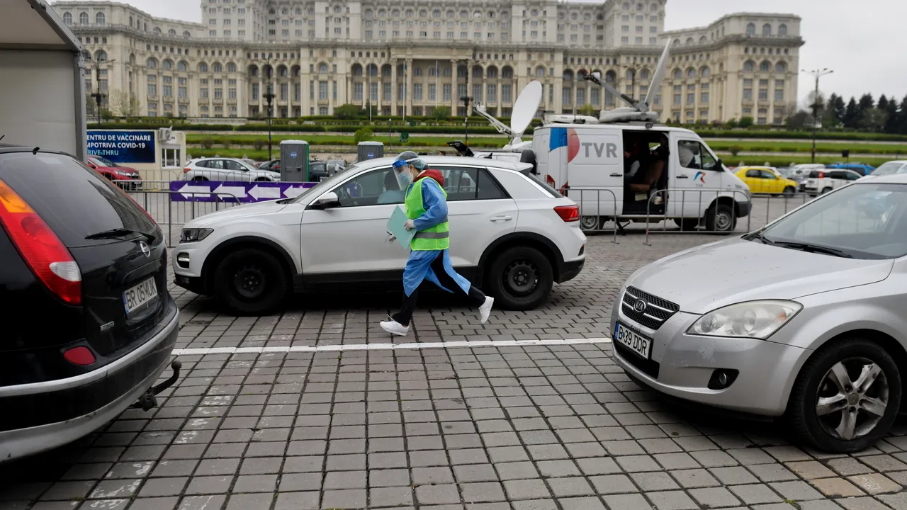 Restricţii de trafic pentru Târgul de Crăciun din Piaţa Constituţiei 