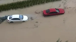 Record de precipitaţii în Emiratele Arabe Unite. Inundaţiile au făcut pagube uriaşe, un om a murit