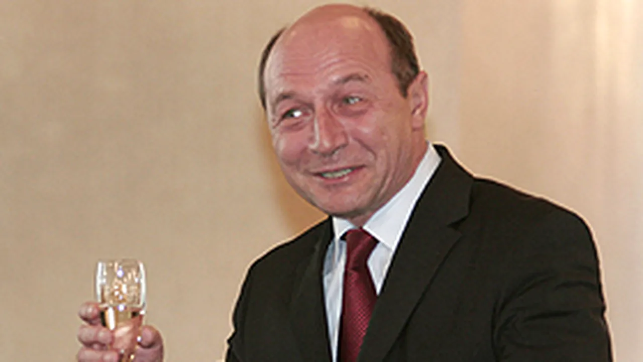 Preşedintele Băsescu oferă un dineu participanţilor la summit