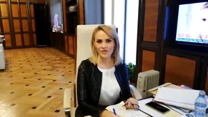 VIDEO. Firea se încălzeşte în biroul de la primărie cu un calorifer electric