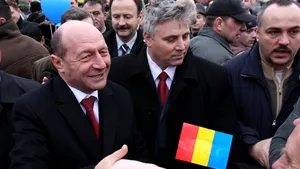 Băsescu a făcut o baie de mulţime la Carei