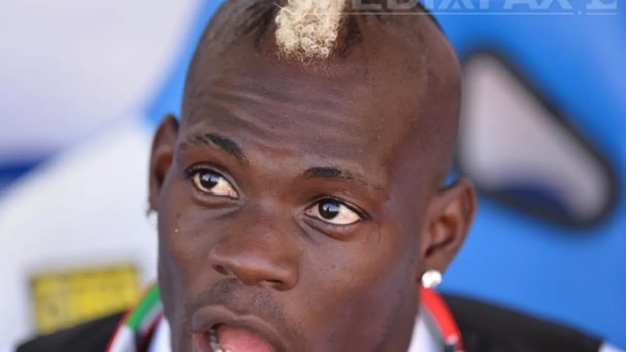 Balotelli a fost jefuit. Hoţii au intrat pe o fereastră a vilei atacantului