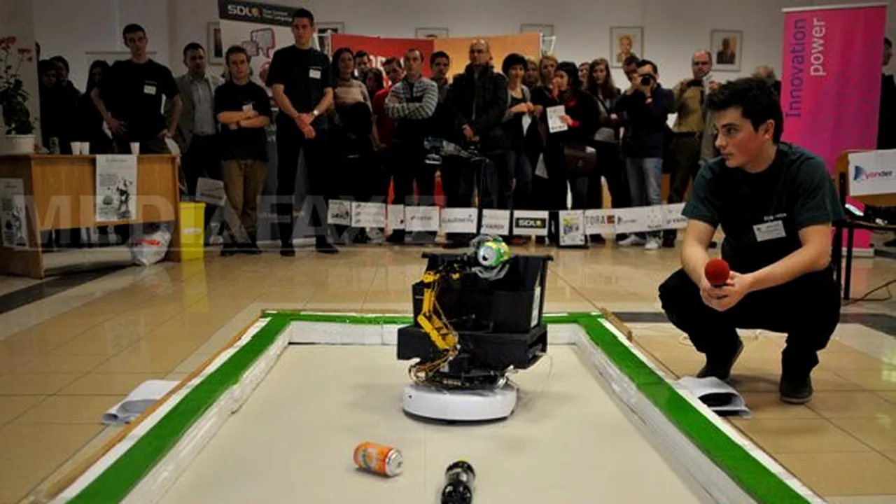 ROBOŢI INTELIGENŢI la Cluj: Unul spală geamuri, celălalt sortează gunoiul - VIDEO, GALERIE FOTO