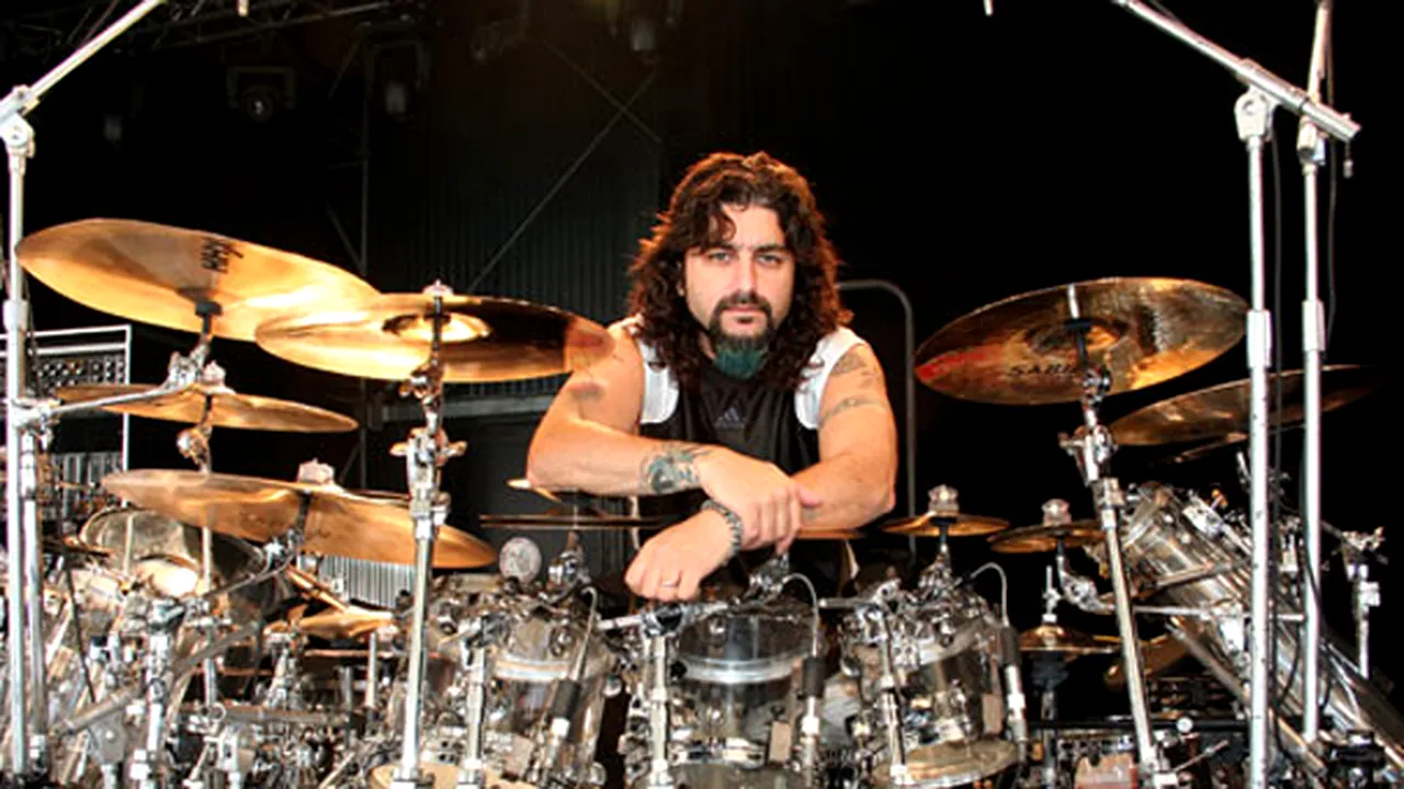 Mike Portnoy, desemnat cel mai bun toboşar de progressive rock în 2010 - VIDEO