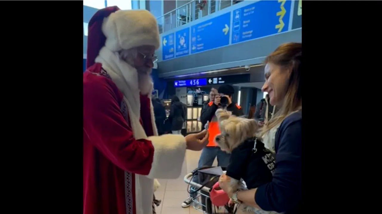 Moș Crăciun a ajuns la Aeroportul Otopeni. VIDEO