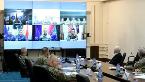 Ministrul Apărării, videoconferinţă cu militarii din teatrele de operaţii