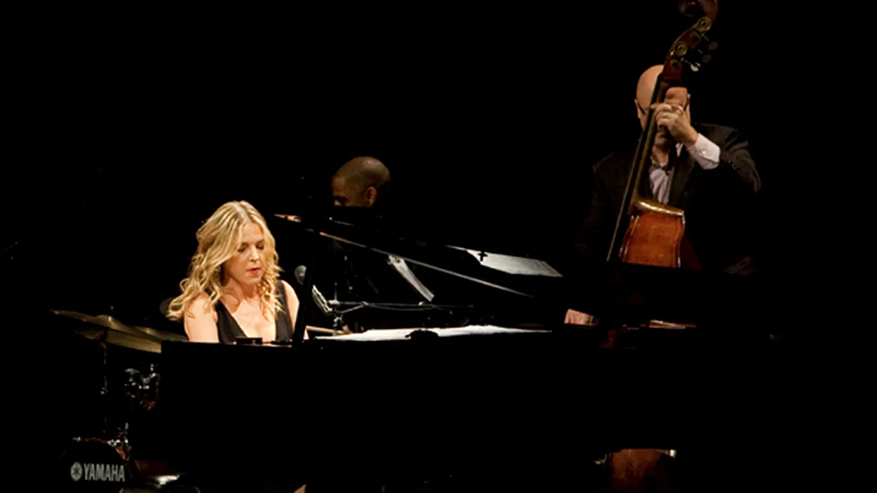 Diana Krall vine la Bucureşti alături de o echipă de 22 de persoane