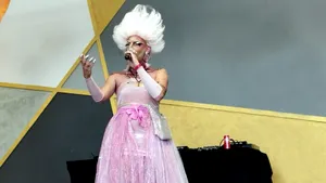 Beni Mihai — De la cântăreț în cor bisericesc, la Drag Queen care cântă pop, dar și rock al anilor '80