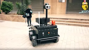 Ţara care a înlocuit patrulele de poliţie cu roboţi special echipaţi. Cum acţionează: VIDEO