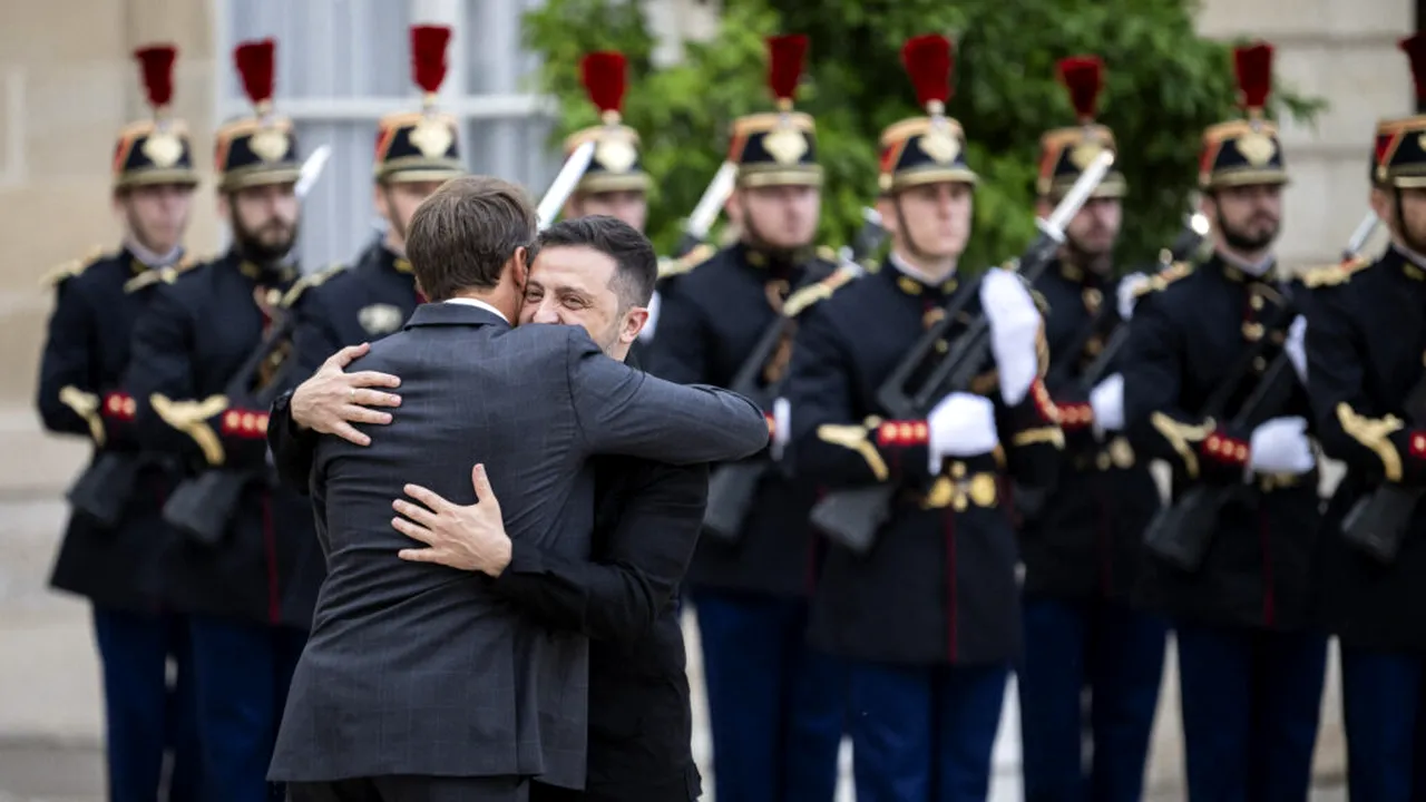 Președintele Macron îl primește pe Zelenski la Paris pentru a consolida sprijinul Franței pentru Ucraina