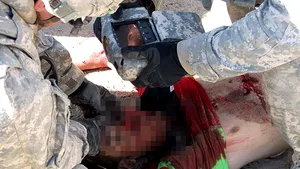 Imagini şocante: Soldaţi americani din Afganistan omoară localnici civili