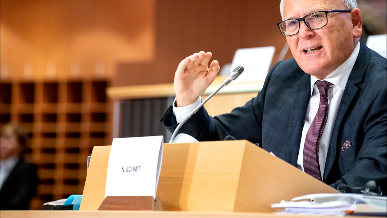 Oficial UE: Va trebui să plătim mai mult pentru Uber şi serviciile de livrat mâncare dacă vrem ca lucrătorii din aceste domenii să beneficieze de drepturi mai bune /  