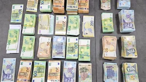 Când vrea turcul, i se dă: şpagă de 50.000 de euro pentru teren cu ieşire la apă