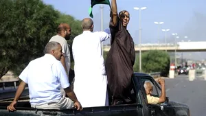 Unul dintre fiii lui Muammar Kadhafi vrea să negocieze o încetare a focului în Libia