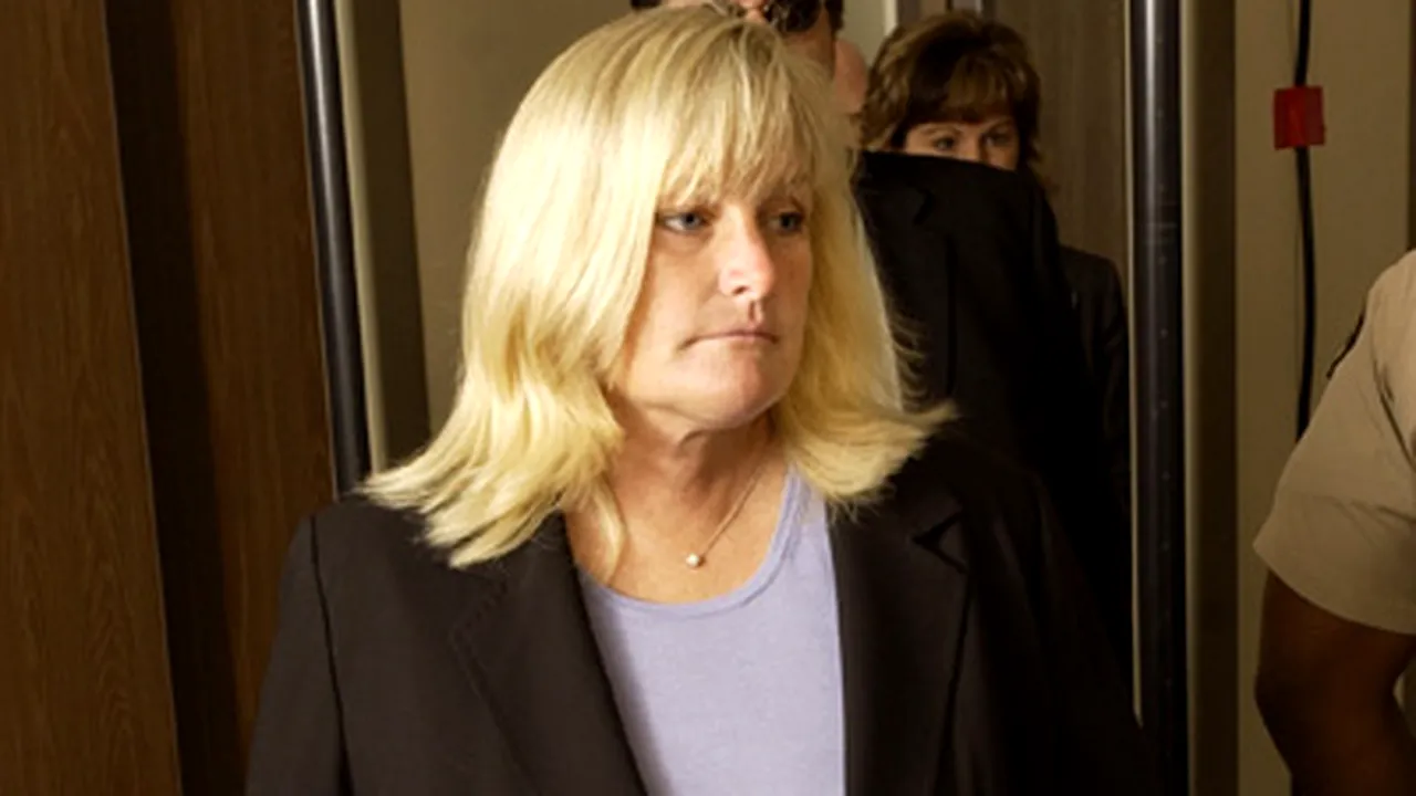 Debbie Rowe, fosta soţie a lui Michael Jackson, vrea custodia celor doi copii ai lor