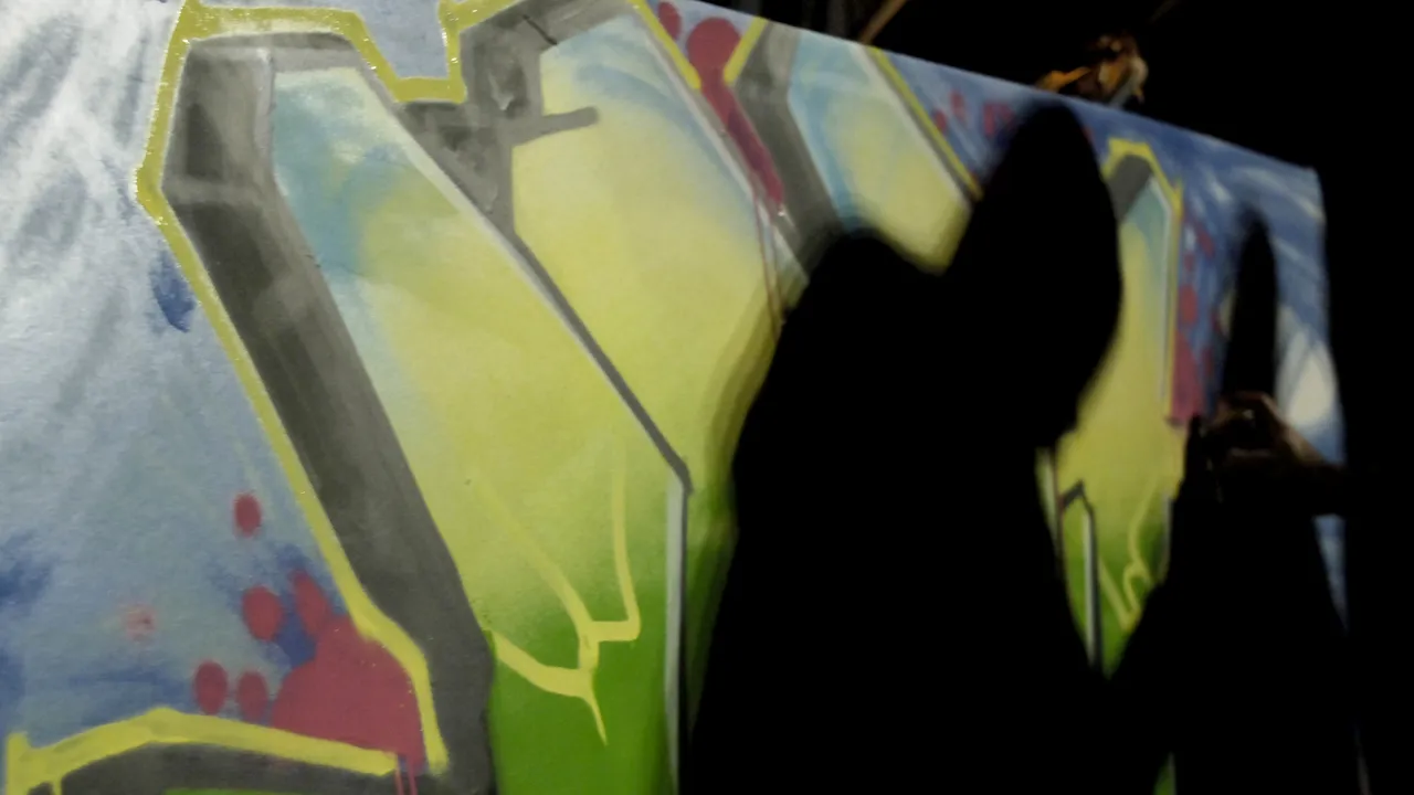 Artă experimentală pe terasa de pe Teatrul Naţional din Bucureşti