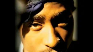 O scrisoare de dragoste semnată de Tupac Shakur, scoasă la licitaţie - FOTO