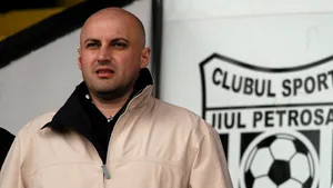 Foşti jucători ai Jiului ameninţă că îl vor acţiona în justiţie pe Alin Simota