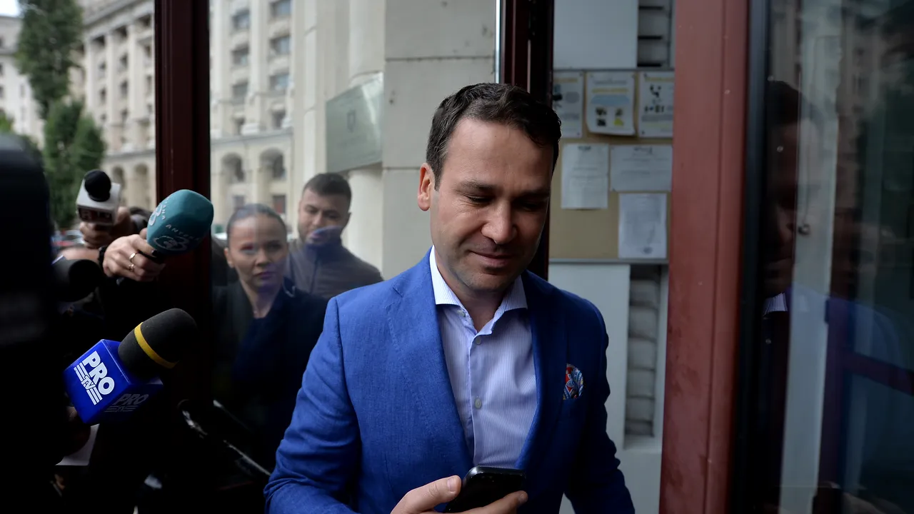 Calculul lui Robert Negoiţă: Dacă la protestul de sâmbătă au participat 100.000 de persoane, rezultă că 20 de milioane nu au fost de acord