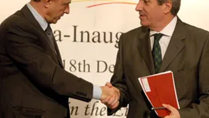 Gândul: Geoană i-a cerut, vineri seara, mâna lui Tăriceanu şi a primit doar un deget